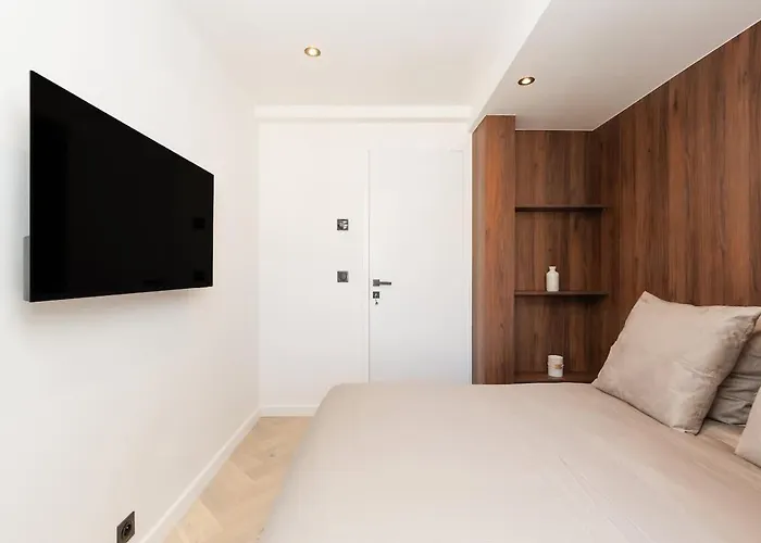 Quartier Marriott - Superbe 3 Pieces Apartament